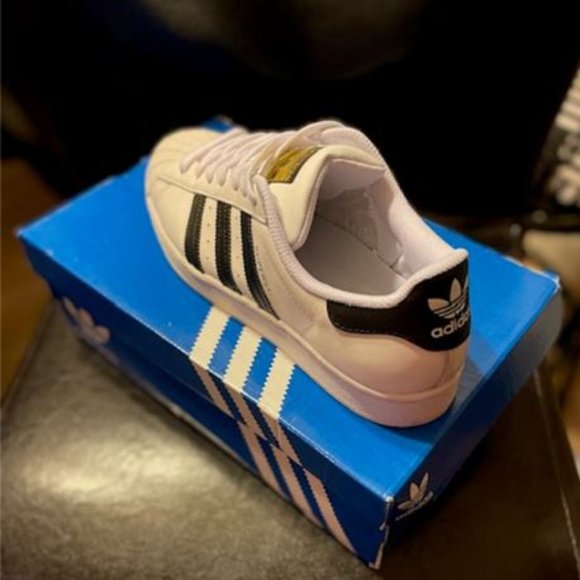 Adidas Superstar Shell toe Sneakers - Picture 2 of 3